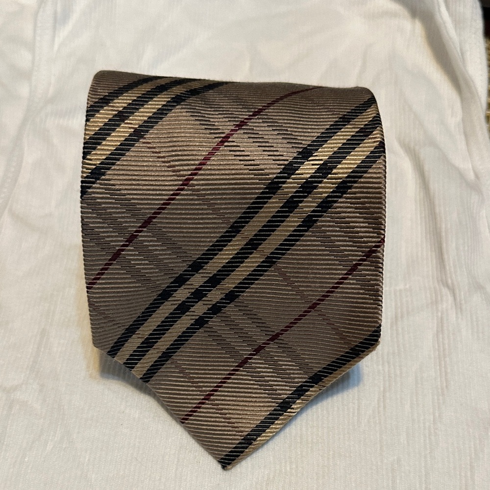 Classic Burberry Striped Brown Tie